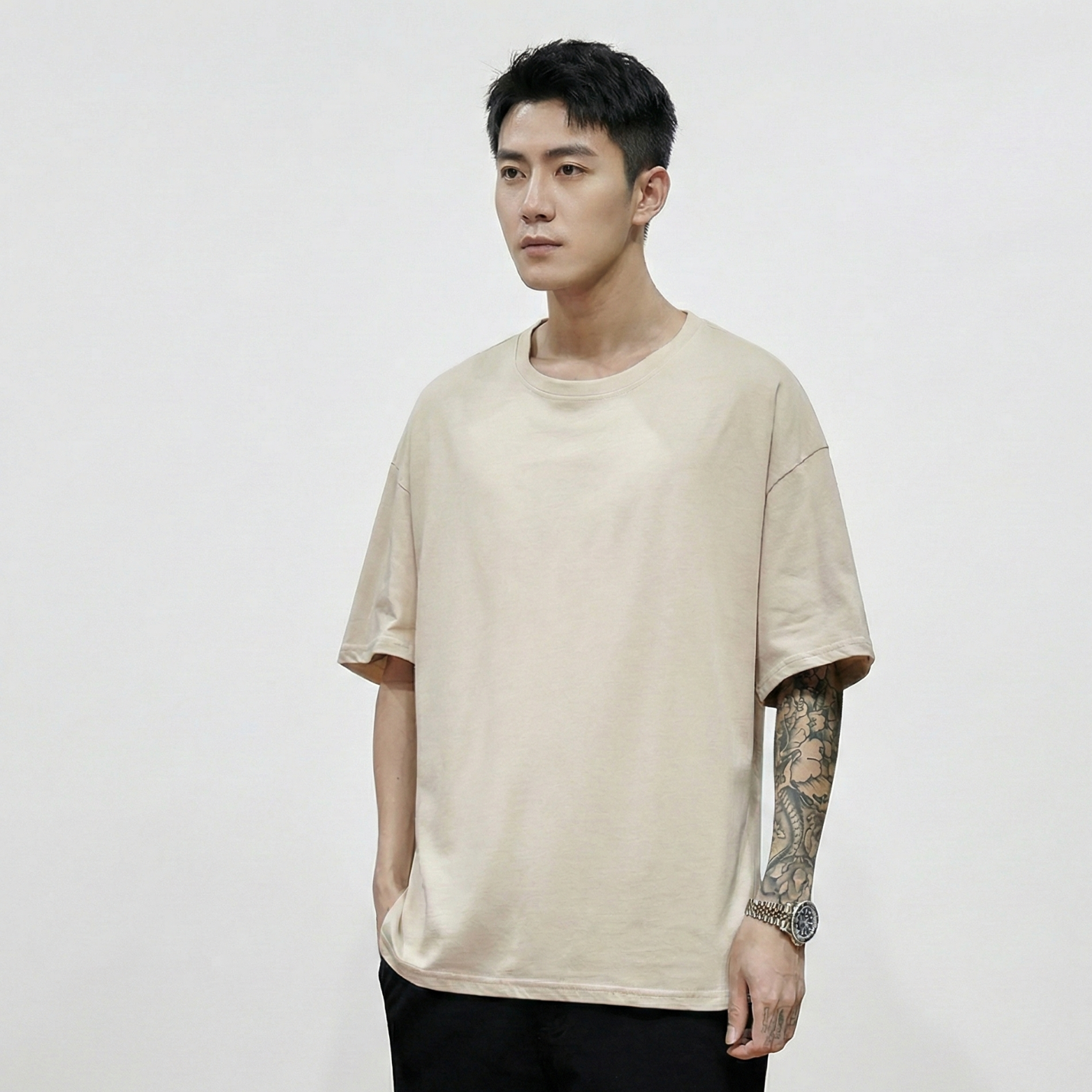 Men’s Oversized Beige Streetwear T-Shirt Outfit – The Crew