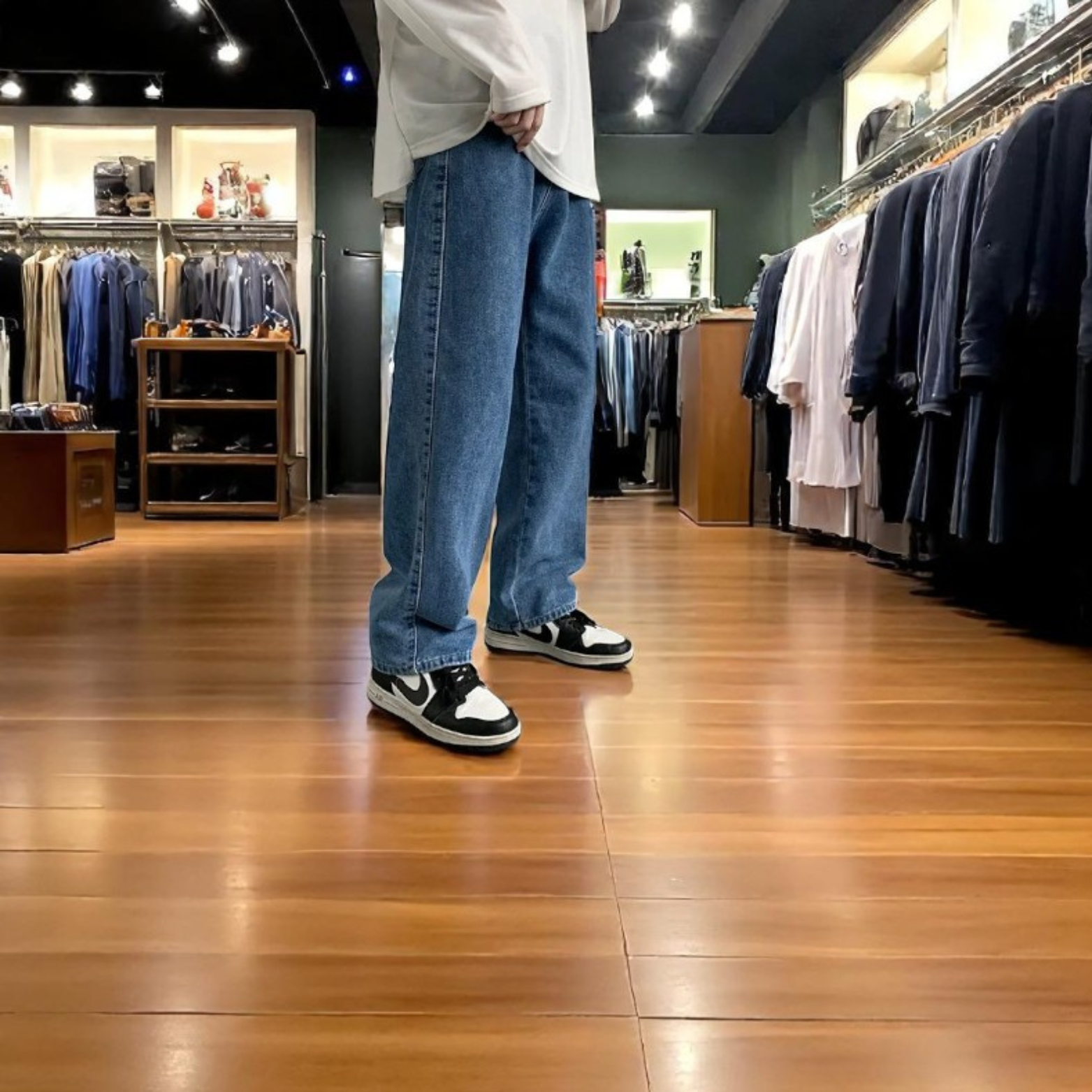 Men baggy streetwear jeans retail store look – The Crew